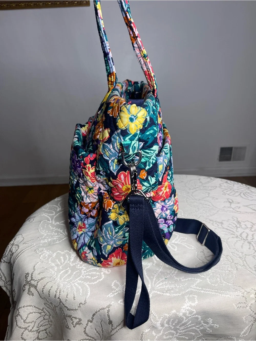 🌺 Vera Bradley Multi-Pocket Crossbody Tote Bag in 